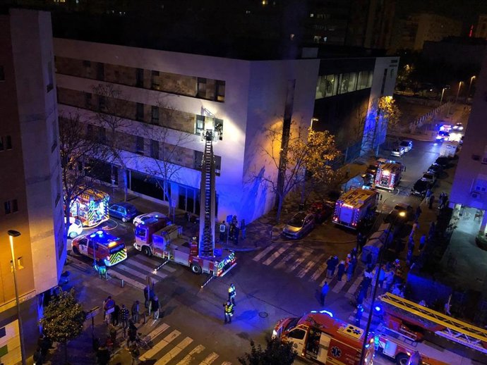 Archivo - Imagen de archivo del incendio del geriátrico de Santa Justa