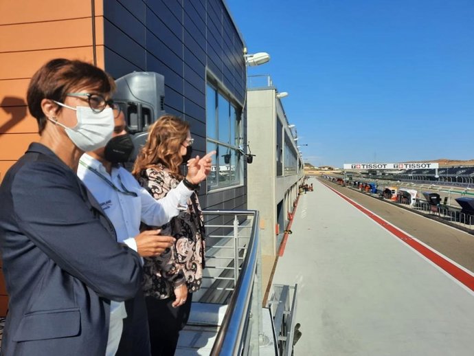 La directora general de la Guardia Civil, María Gámez, en la visita al circuito de Alcañiz para preparar el dispositivo de seguridad del  Gran Premio de Moto GP de Aragón.