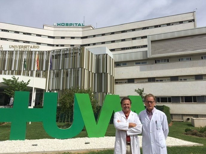 Los doctores Emilio Fernández y Ángel Martín de Pablos.