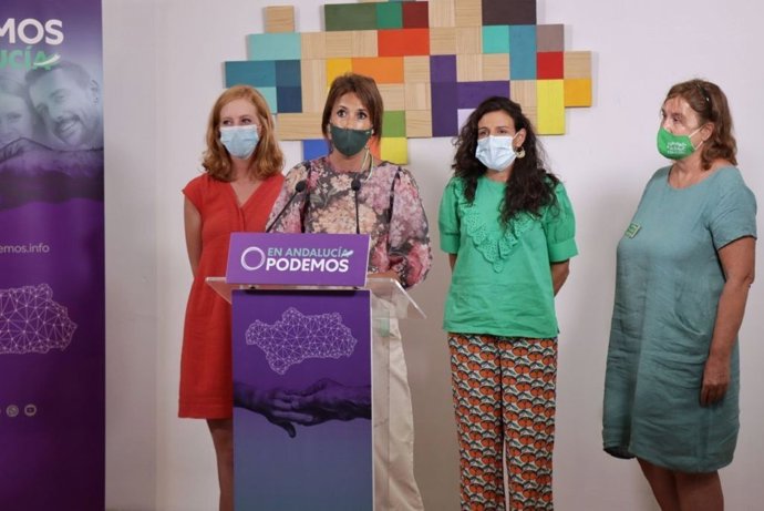 La secretaria general de Podemos Andalucía, Martina Velarde, en rueda de prensa este viernes en Sevilla.