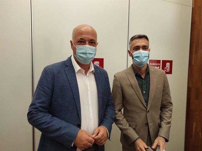 Antonio Ruiz y Felipe Sicilia en la sede del PSOE de Córdoba.