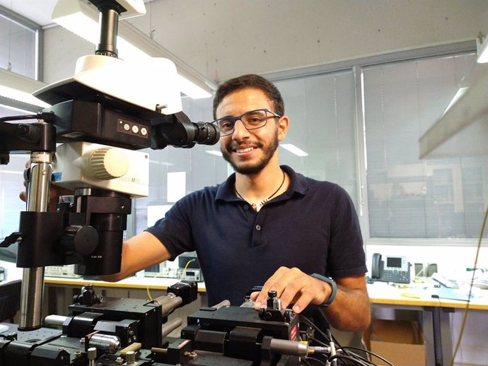 Abdelfettah Hadij El Houati, estudiante de Doctorado de la de la Escuela Técnica Superior (ETS) de Ingeniería de Telecomunicación de la Universidad de Málaga (UMA), ha sido galardonado en un concurso internacional de Huawei