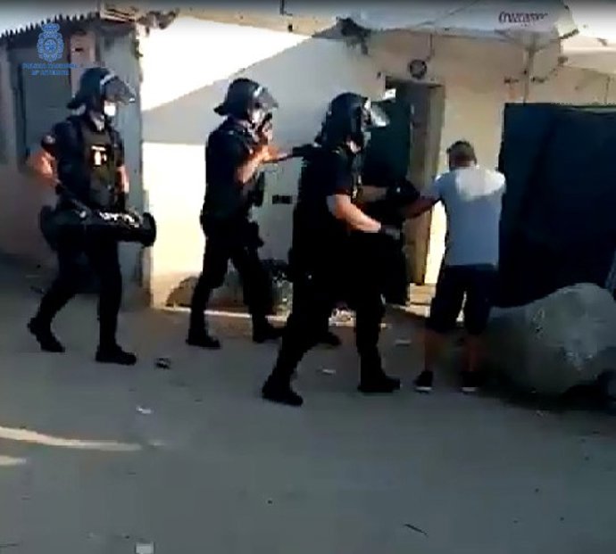 Detenidos dos hombres por varios robos en trasteros de los que sustrajeron escopetas de caza en Palma.