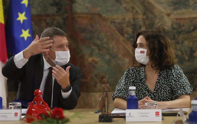 La presidenta de la Comunidad de Madrid, Isabel Díaz Ayuso y el presidente de Castilla-La Mancha, Emiliano García-Page, en un encuentro bilateral, en el Palacio de Fuensalida, a 10 de septiembre de 2021, en Toledo, Castilla-La Mancha (España).