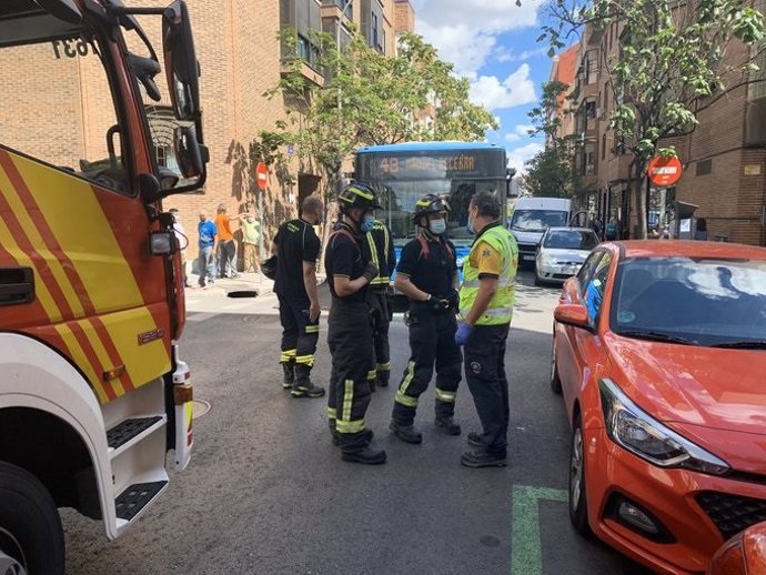 Herida grave una pasajera de un autobús que colisionó contra un coche en la Guindalera (Madrid)