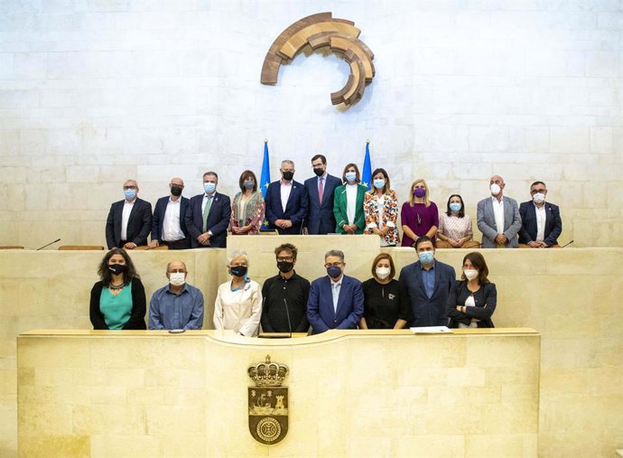 La consejera de Presidencia, Paula Fernández, y el secretario de Estado para la UE, Juan González- Barba, clausuran las sesiones plenarias con las que Cantabria ha iniciado las actividades de participación por la Conferencia sobre el Futuro de Europa