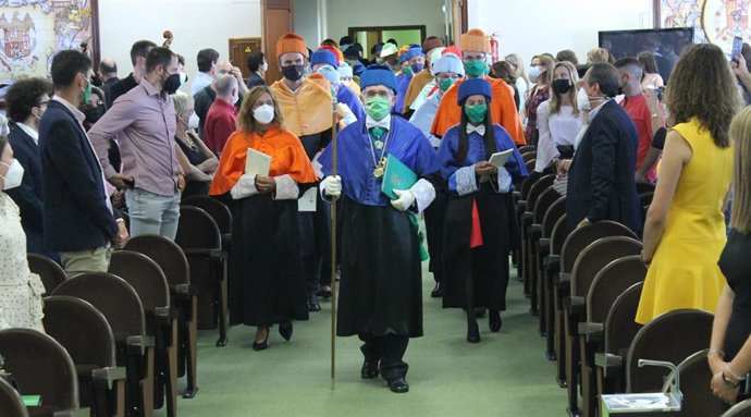Inauguración del curso académico en la Universidad de León encabezado por el rector de la Universidad de León, Juan Francisco García Marín.