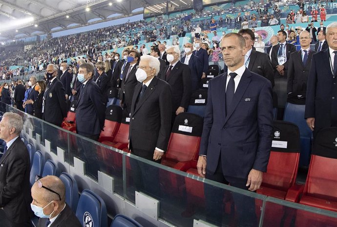 Archivo - HANDOUT - 11 June 2021, Italy, Rome: (R-L)UEFA president Aleksander Ceferin, Italian President Sergio Mattarella, and European Parliament President David Sassoli attend the UEFA EURO 2020 Group Asoccer match between Italy and Turkey at the O