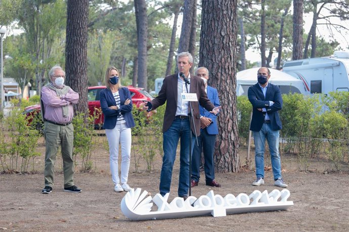 Visita del vicepresidente de la Xunta y conselleiro de Presidencia, Xustiza e Turismo, Alfonso Rueda, a las instalaciones del Cámping Bayona Playa.