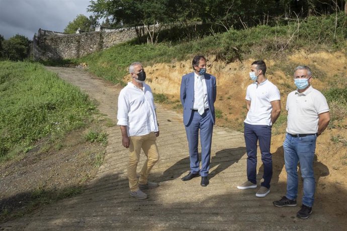 El consejero de Obras Públicas, Ordenación del Territorio y Urbanismo, José Luis Gochicoa, realiza una visita institucional al municipio.