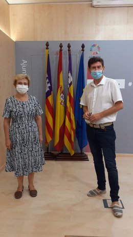 El concejal de Participación Ciudadana y Gobierno Interior, Alberto Jarabo, y la presidenta de la Federación de Vecinos de Palma, Maribel Alcázar.