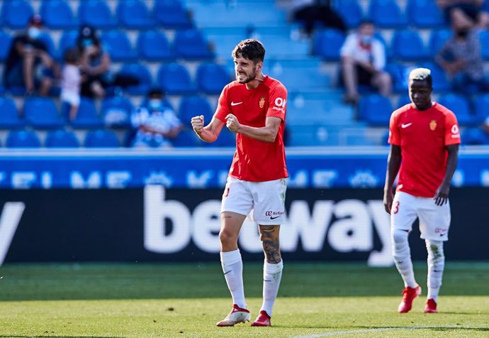 For Niño of RCD Mallorca celebrates his goal during the Spanish league, La Liga Santander, football match played between Deportivo Alaves and RCD Mallorca at Mendizorroza stadium on August 21, 2021 in Vitoria, Spain.