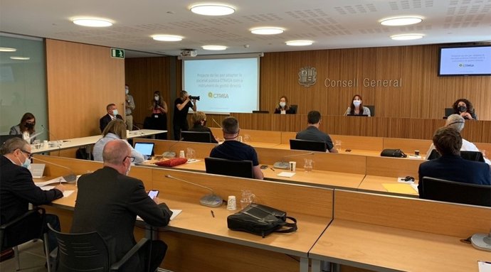 La comisión legislativa de Economía durante la comparecencia de Calvó, Moles y Suñé.