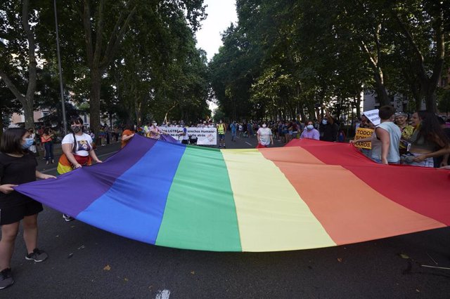 Archivo - Manifestación del Orgullo LGTBI en Madrid.