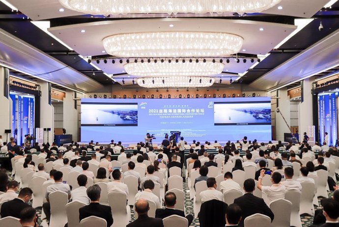 The 2021 Silk Road Maritime International Cooperation Forum kicked off on September 8 in Xiamen of southeast China's Fujian Province.