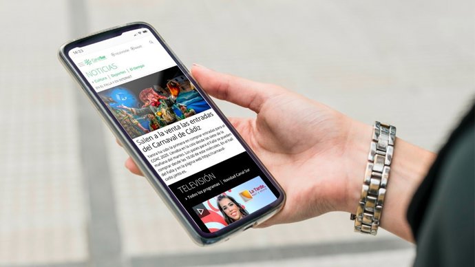 Archivo - Imagen de archivo de un teléfono móvil