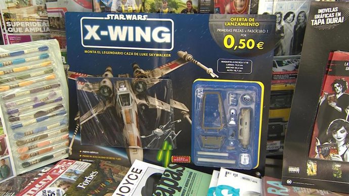 Archivo - Con la llegada del mes de septiembre, los kioskos y papelerías de todas las ciudades se llenan de las primeras ediciones de los coleccionables basados en libros, juguetes o accesorios para manualidades envueltos en grandes formatos de llamativ