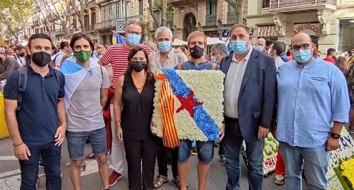 Cargos del BNG como Ana Miranda, Bieito Lobeira y Rubén Cela con Oriol Junqueras en la Diada