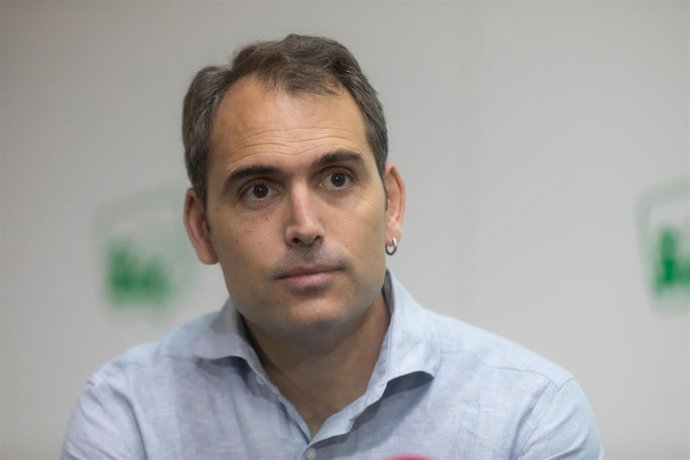 Archivo - El coordinador general de IU en Andalucía, Toni Valero, en una imagen de archivo