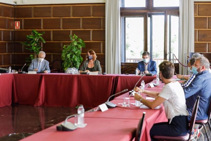 Reunión entre el Ayuntamiento de Zaragoza y Unizar para trabajar en un nuevo mercado agroalimentario en el Campus de San Francisco.