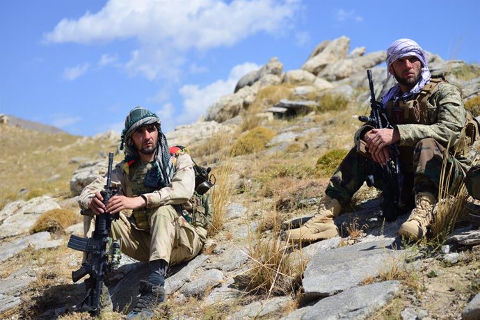 Integrantes de las milicias del Frente de Resistencia Nacional (FRN) que luchan contra los talibán en la región de Panjshir, noreste de Afganistán