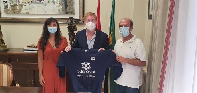 Ignacio Gragera, en su reunión con Doble Cristal y Zooterapia de Extremadura.