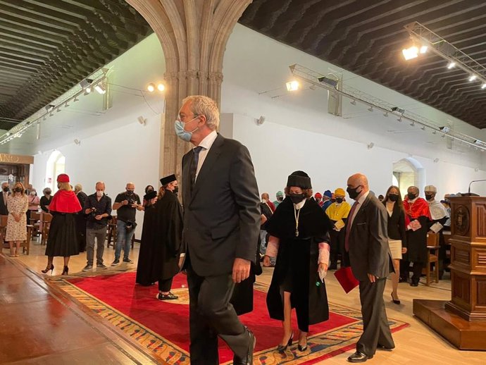 El consejero de Transformación Económica, Industria, Conocimiento y Universidades, Rogelio Velasco, inaugura el curso universitario en la UGR