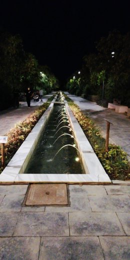 Fuentes teñidas de amarillo en Almería
