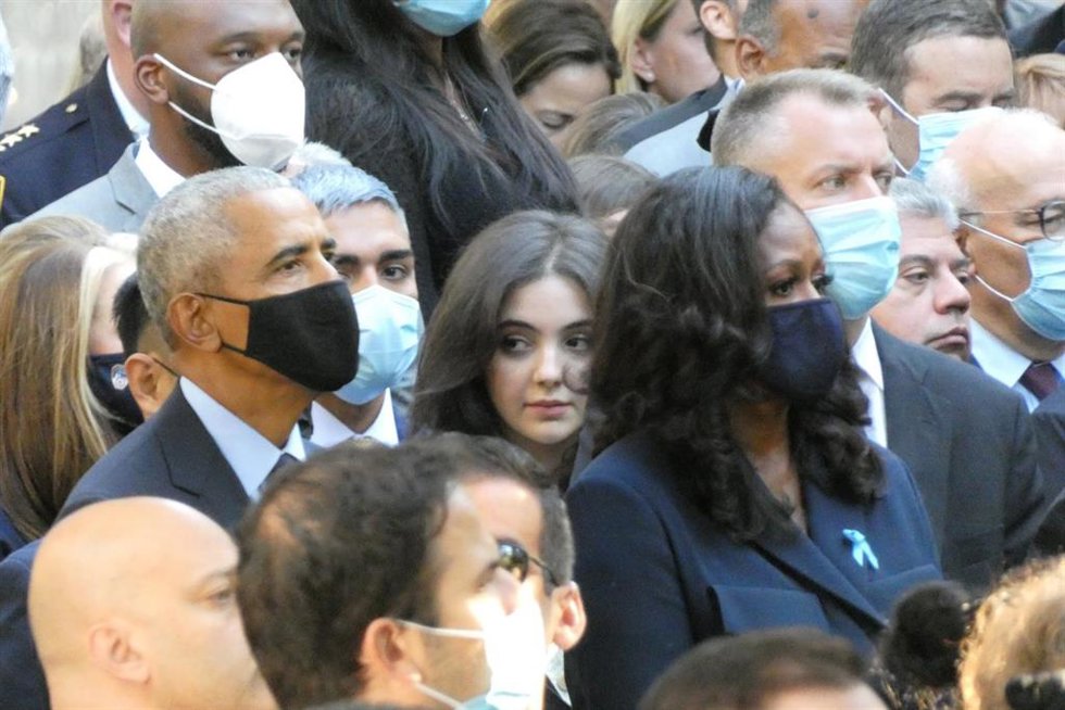 El expresidente de Estados Unidos Barack Obama junto a la exprimera dama Michelle Obama durante el acto en homenaje a los fallecidos en el atentado terrorista del 11 de septiembre