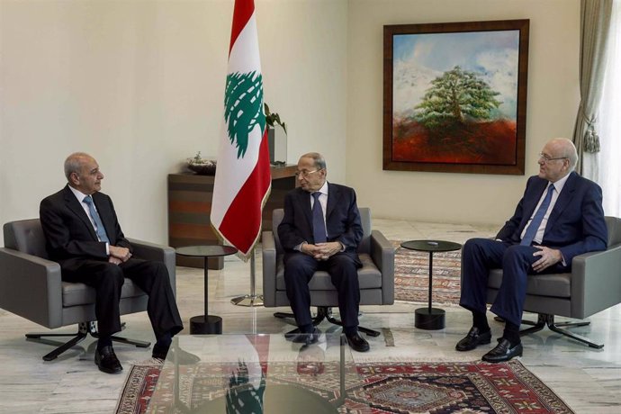  Najib Mikati junto a Michel Aoun y Nabih Berri