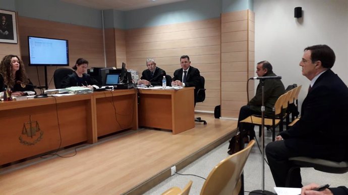 Archivo - Diego Higuera declara en el juicio del caso Conurca, en el que Pablo Sámano (a su derecha) se ha acogido a su derecho a no declarar