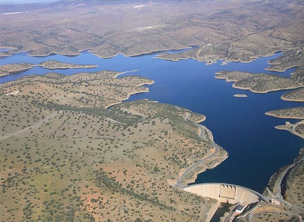Vista aérea del embalse del Montoro.