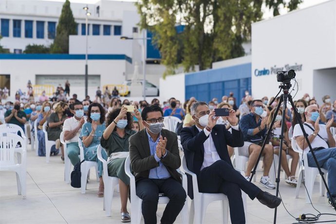 Manuel Guzmán Diputado de Cultura y Cine asiste al concierto de la OCAL en el Centro Perez Siquier Museo Adres Ibáñez. Alcalde de Olula del Río Antonio Pascual