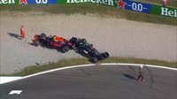 Verstappen y Hamilton se autoeliminan en la victoria de Ricciardo