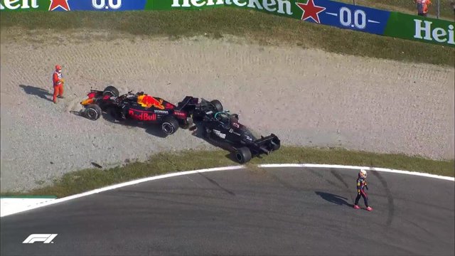Max Verstappen y Lewis Hamilton abandonan el Gran Premio de Italia