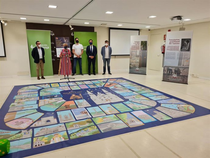 LA EXPOSICIÓN EL CONOCIMIENTO EN EL CAMINO, PROMOVIDA POR LA LIGA DE ASOCIACIONES DE PERIODISTAS DEL CAMINO, SE PUEDE VISITAR HASTA EL 25 DE SEPTIEMBRE EN EL CENTRO DE LA FUNDACIÓN CAJA RIOJA DE SANTO DOMINGO