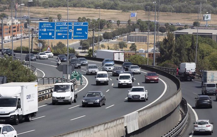 La autovía A-49 sentido Huelva-Portugal. A 27 de agosto de 2021. En Sevilla (Andalucía,España). 