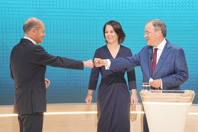Armin Laschet, Annalena Baerbock y Olaf Scholz en el segundo debate de las elecciones federales alemanas