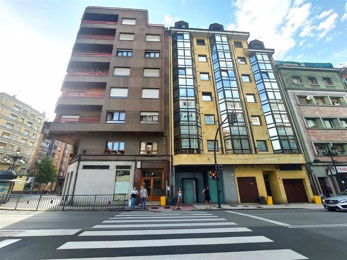 Edificio de viviendas en Oviedo en una foto de archivo.