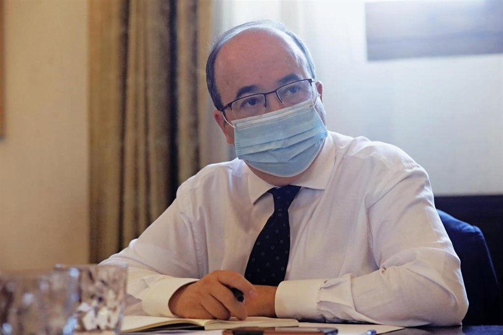 El ministro de Cultura y Deporte, Miquel Iceta, mantiene una reunión, en la sede del Ministerio, con representantes de las asociaciones de creadores del sector del libro FADIP, ACETT, ACEE y Sectorial del Cómic, a 8 de septiembre de 2021, en Madrid (Esp