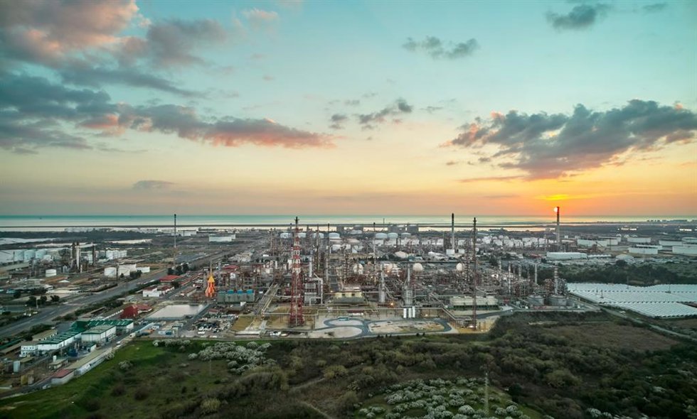 Vista panorámica de las instalaciones de Cepsa en Huelva.