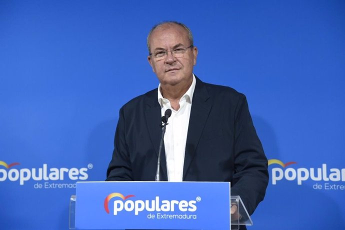 El presidente del PP extremeño, José Antonio Monago, en rueda de prensa en Mérida tras el Comité de Dirección Regional de su partido