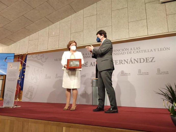 El comandante Juan José Aliste recibe a título póstumo la Medalla de las Víctimas del Terrorismo por su defensa de la libertad