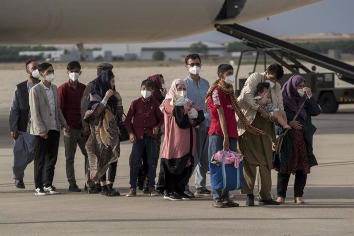 Refugiados afganos a su llegada a España.