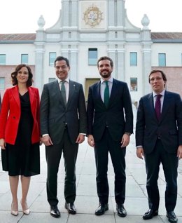 Archivo - La presidenta de la Comunidad de Madrid, Isabel Ayuso, el presidente de la Junta de Andalucía, Juanma Moreno, el presidente del PP, Pablo Casado, y el alcalde de Madrid, José Luis Martínez Almeida, en el Día de Andalucía en Madrid (Foto de arc