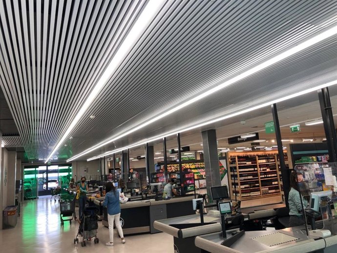 Interior de la tienda de Mercadona en la calle Miriam Blasco de Valladolid, en el barrio de Parquesol.