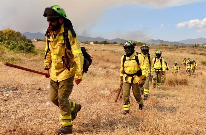 Efectivos del Infoca se retiran del incendio de Sierra Bermeja