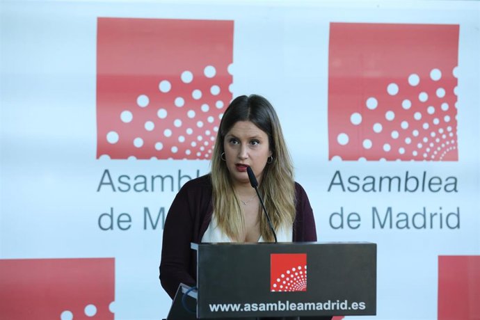 Archivo - La portavoz adjunta de Unidas Podemos en la Asamblea de Madrid, Alejandra Jacinto, ofrece una rueda de prensa previa a la celebración de una sesión plenaria en la Asamblea de Madrid, a 15 de julio de 2021, en Madrid (España). El pleno debate h