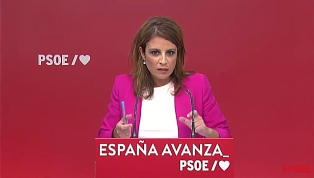 La vicesecretaria general del PSOE, Adriana Lastra, en la rueda de prensa posterior a la reunión con asociaciones LGTBI este lunes 13 de septiembre de 2021