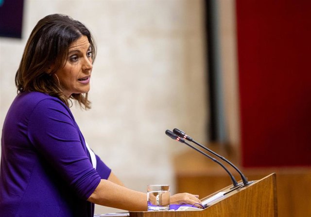 Archivo - La portavoz parlamentaria del PSOE-A, Ángeles Férriz, en una foto de archivo en el Parlamento andaluz.